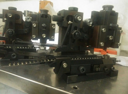 剝皮打端機(jī)模具 剝皮打端機(jī)模具